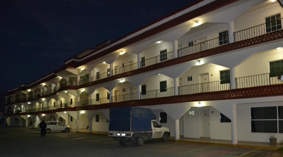 AMPLIO ESTACIONAMIENTO