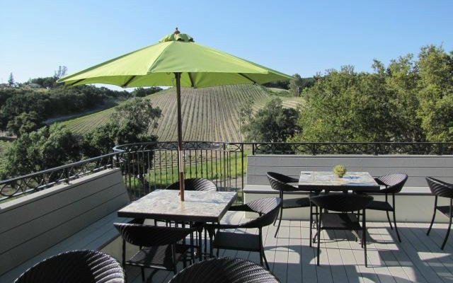 AronHill patio overlooking the vineyuards