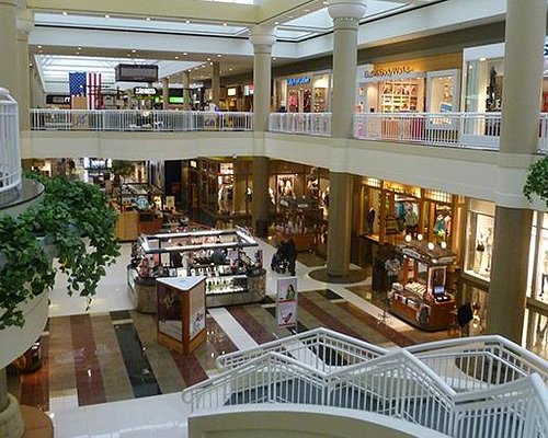 10 Best Shopping Malls in New York - New York's Most Popular Malls and  Department Stores – Go Guides