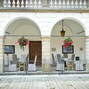 Zamek Krolewski Niepolomice Hotel in Niepolomice, image may contain: Arch, Villa, Housing, City