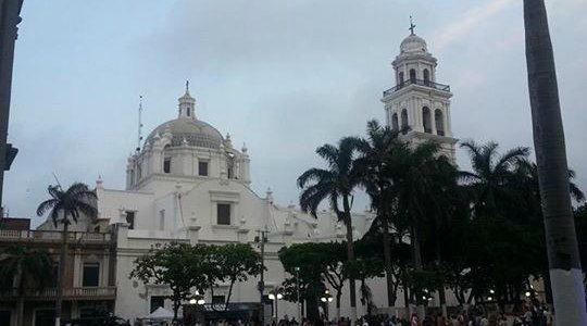 a una cuadra del hotel