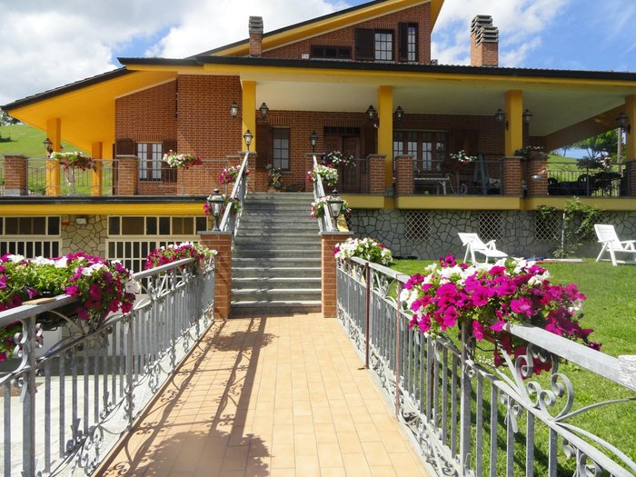 VILLA TRINACRIA - Lodge Reviews (Castagnole Lanze, Italy)