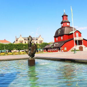 Lidköping Rådhus, Nordens största torg