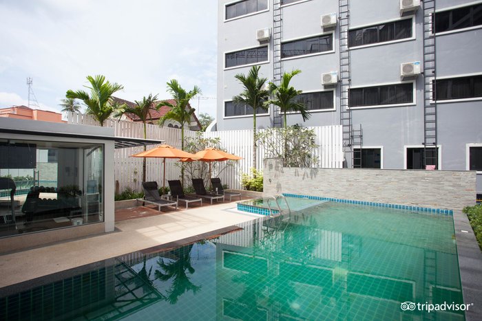 Citrus Patong Hotel by Compass Hospitality Pool Pictures & Reviews ...