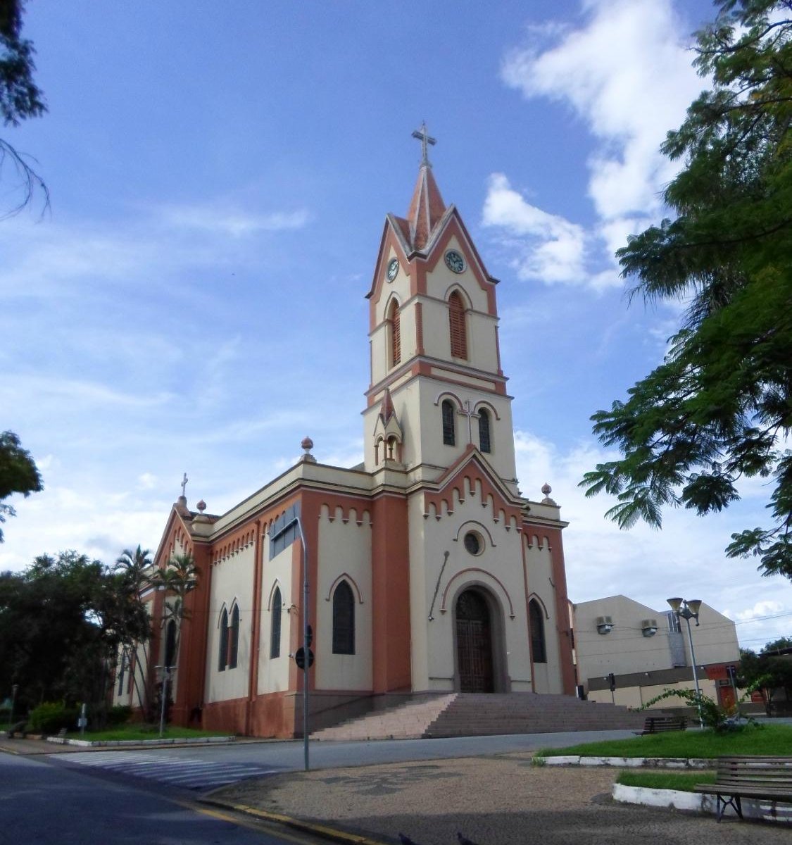 Igreja Matriz Nossa Senhora do Monte Serrat, Salto