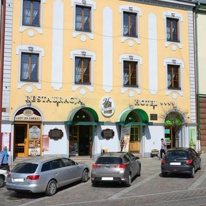Fasada, wejście główne.