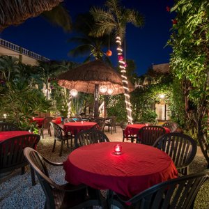 playa del carmen party resorts