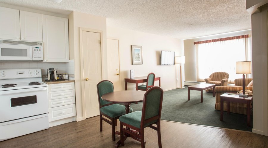 Suite Dining Area
