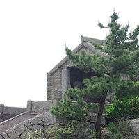 道路から建屋が見えます