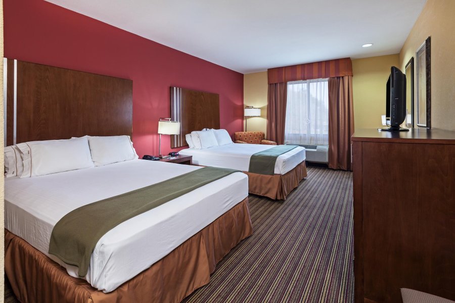 HOLIDAY INN EXPRESS CLEVELAND $90 ($̶1̶2̶9̶) - Prices & Hotel Reviews ...