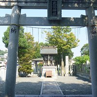 鳥居と正面の祠