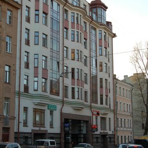 здание в котором находится отель