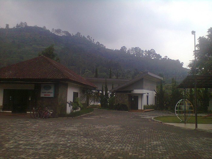 MOUNTAIN SPRINGS RESORT (Lembang) - Hotel Reviews, Photos, Rate