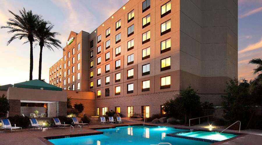 Exterior pool and building Radisson Phoenix Airport