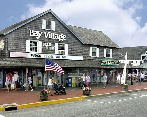 Shop 'Til You Drop: Mother-Daughter Shopping Excursions on Long Island —  The Long Island Wave