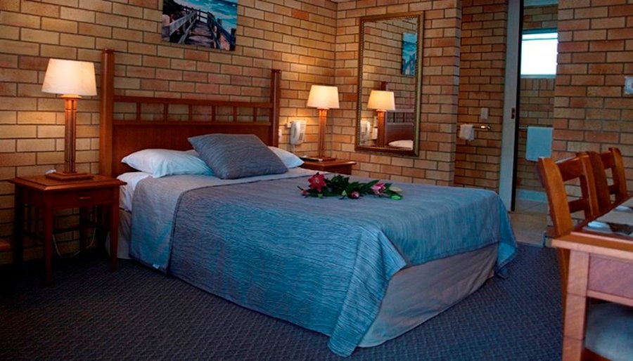 Queen room