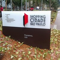 Entrada do Shopping pela Rua Pamplona