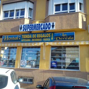 Fachada del hostal.
