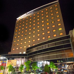 夜間外観写真
