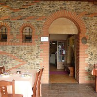 Entrada a la cueva-restaurante