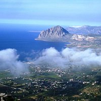 Monte Cofano e la baia del Cornino dalla vetta di Erice