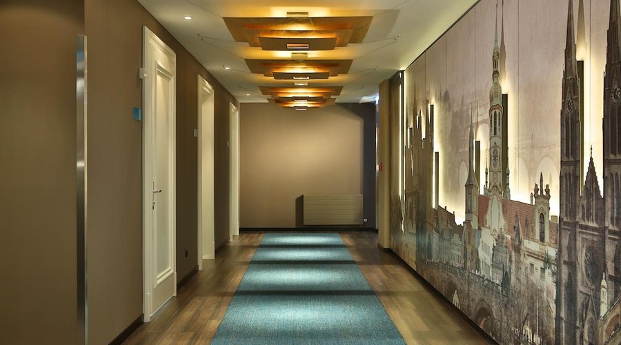 Corridor to breakfast room