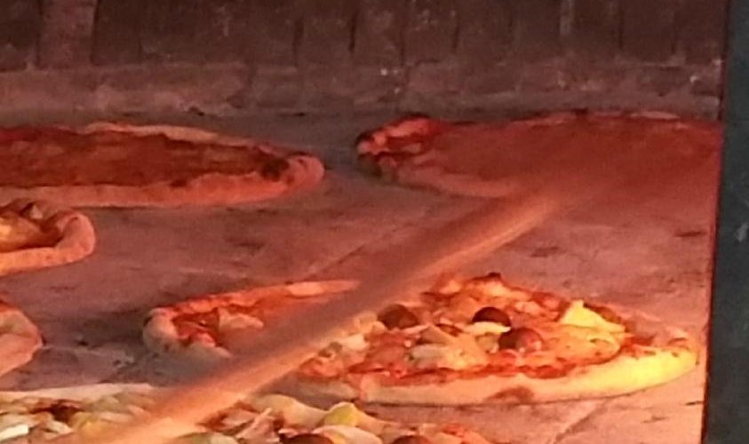 PIZZA FORNO A LEGNA
