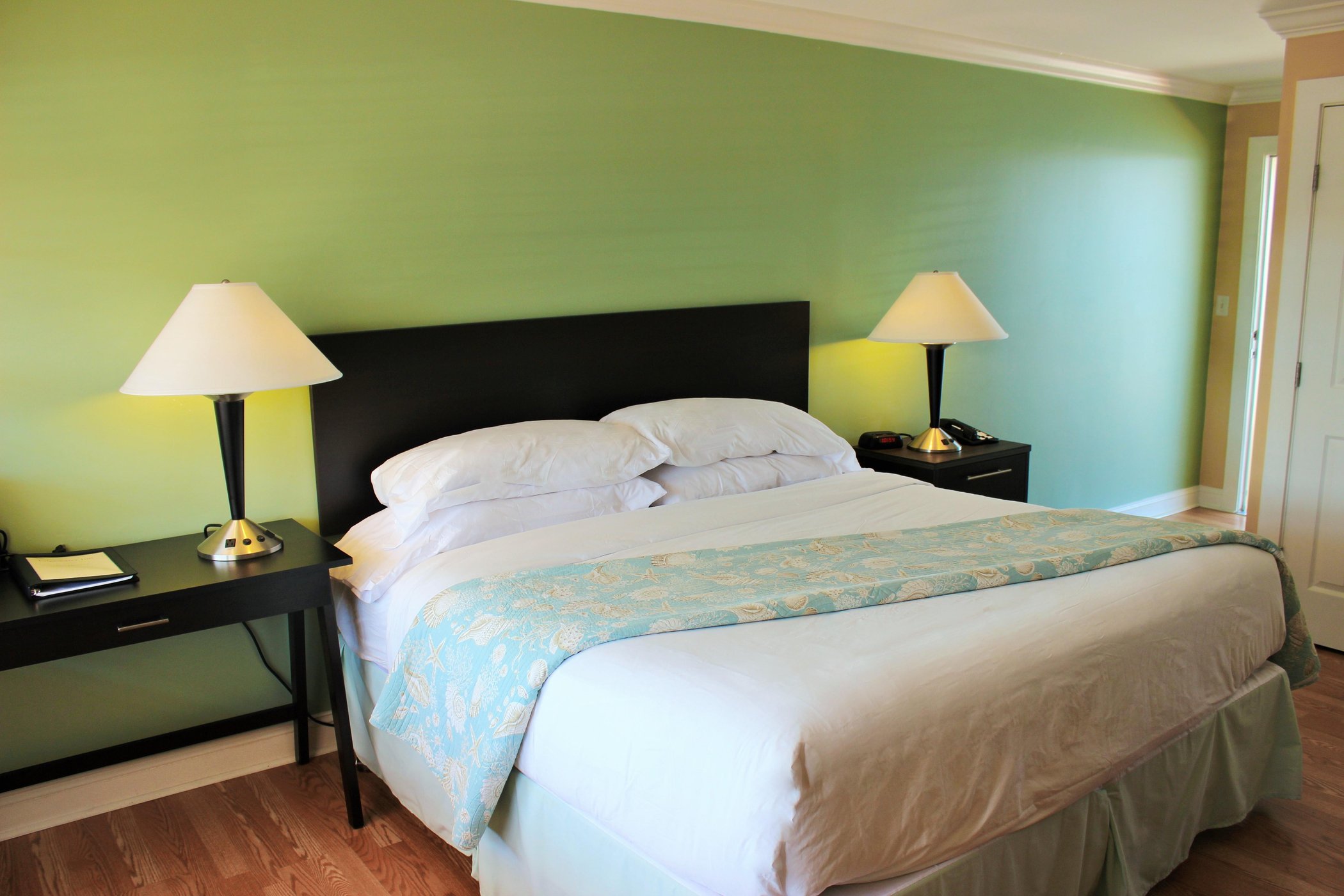 Edgewater Inn by null
