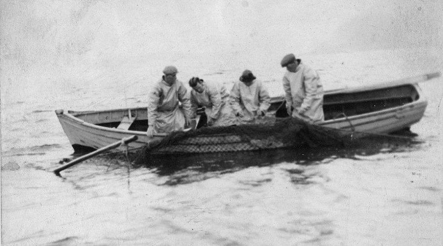 The Portree Crew bag net fishing c 1945