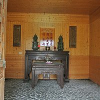 手入れの行き届いている祠