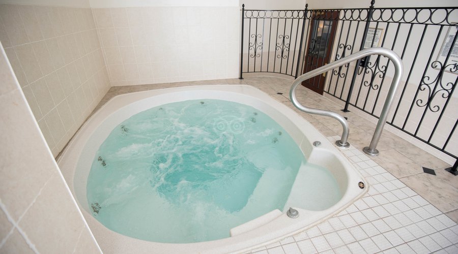 The Whirlpool at the BEST WESTERN PLUS Travel Hotel Toronto Airport