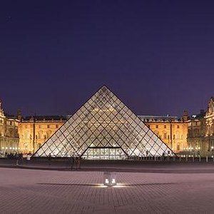 LE LOUVRE