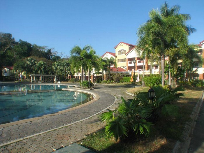 Subic Holiday Villas Pool: Pictures & Reviews - Tripadvisor