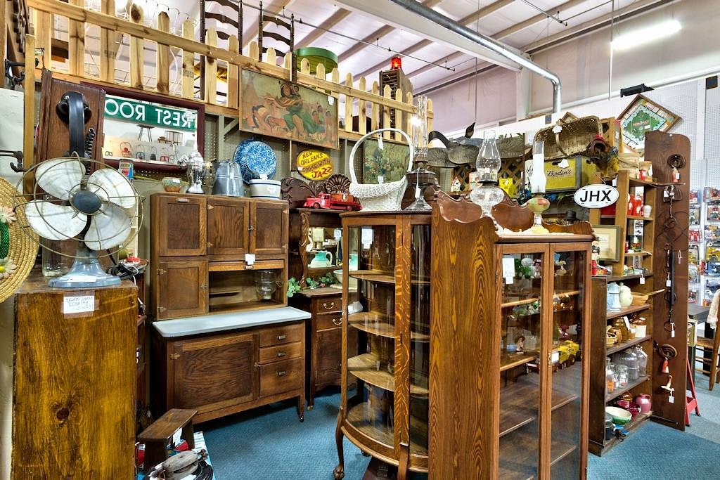 BRASS ARMADILLO ANTIQUE MALL KC (2024) All You Need to Know BEFORE