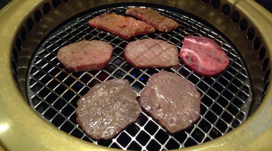 手前は塩タン

向こうが、上カルビ(^^)
