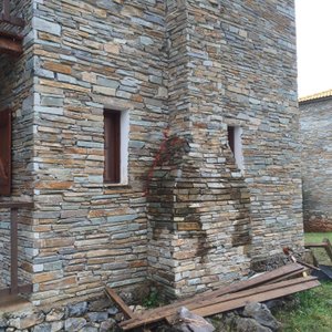 Stones are wet a sealing red glue can be seen but obviously not enough to prevent or stop water 