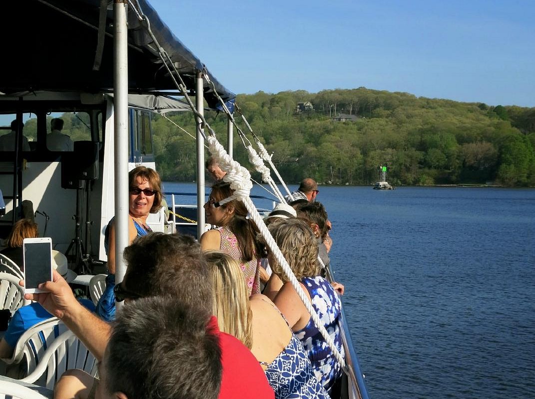 dinner cruise on ct river