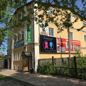 "Гостиница" только 4 номера на третьем этаже. Ни вывесок, ни указателей