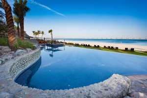 Pool & Beach