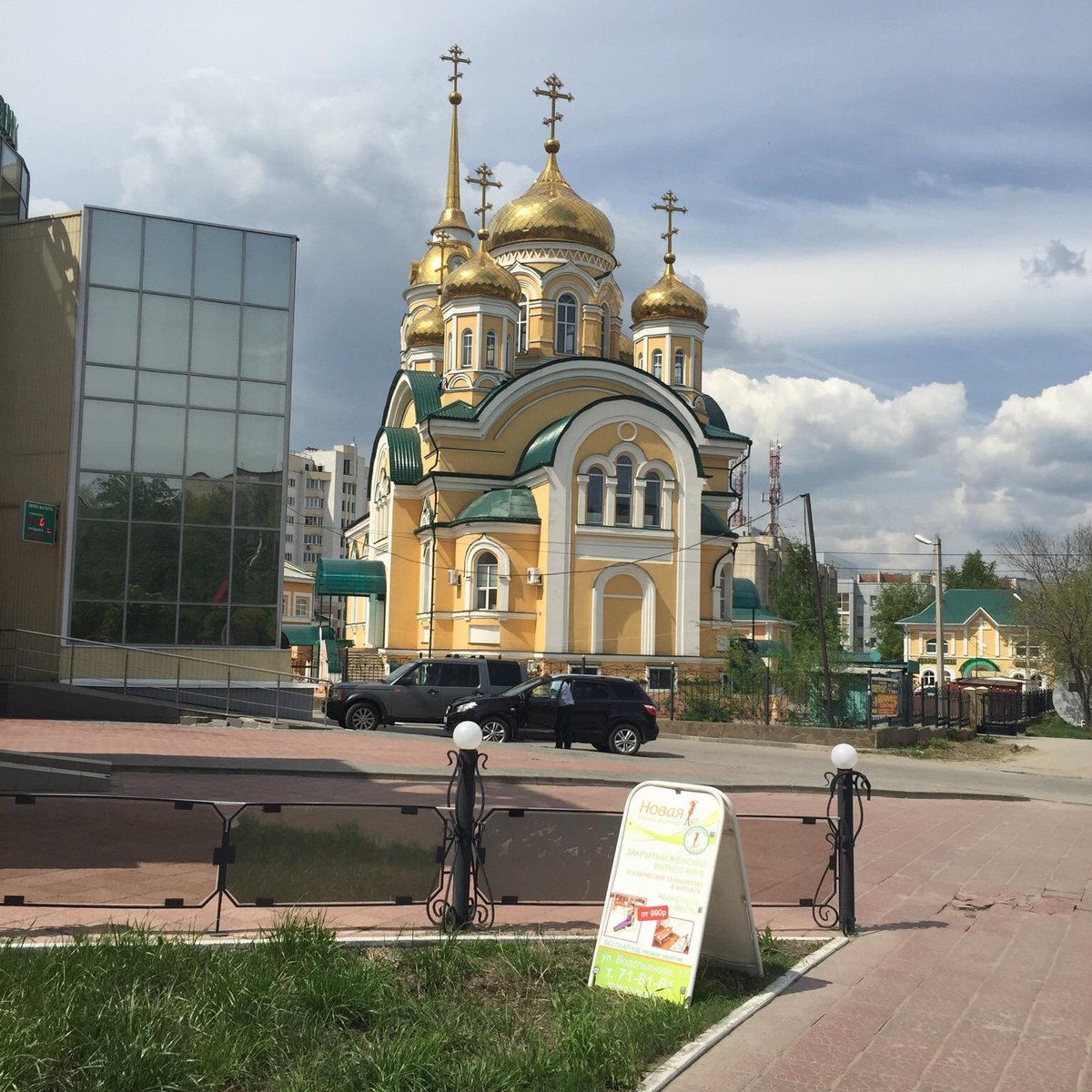 Храмы липецка. Храм на Водопьянова в Липецке. Храм Святой Троицы Липецк. Липецкий собор Рождества Христова. Церковь на 15 микрорайоне Липецк.