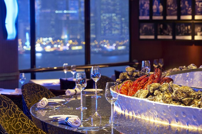 Oyster & Wine Bar with Victoria Harbour View