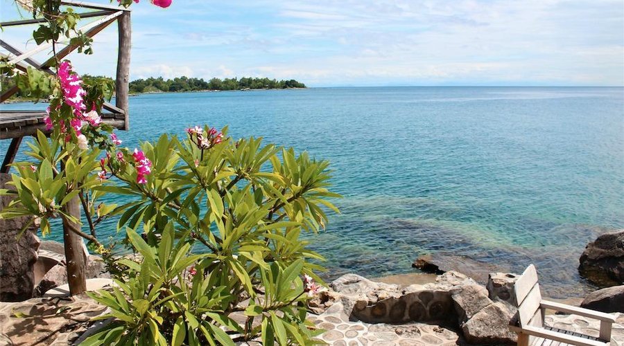 chyezimulu island, view from wakwenda retreat