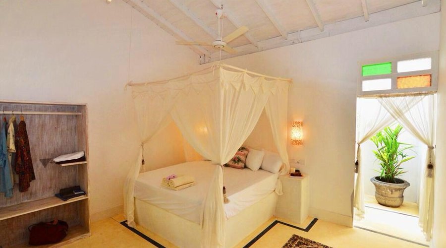 Elegant and clean rooms with king sized super comfortable beds.