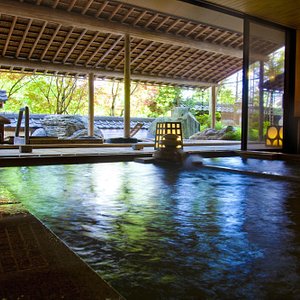 朝晩男女の入れ替えがあり、両方を楽しめる大浴場（露天風呂、サウナ付き  Public Onsen Hot spring Bath, Shower and Sauna  