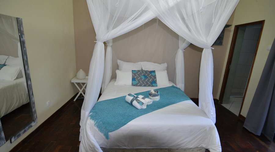 Room - Queen Suite
