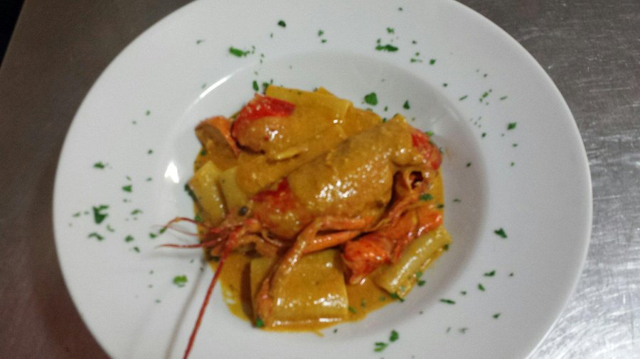 Carbonara di Mare e Paccheri all'Astice dal Gusto Saporito e Deciso