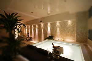 Ponte Vecchio Suites & Spa in Florence, image may contain: Lighting, Tub, Hot Tub