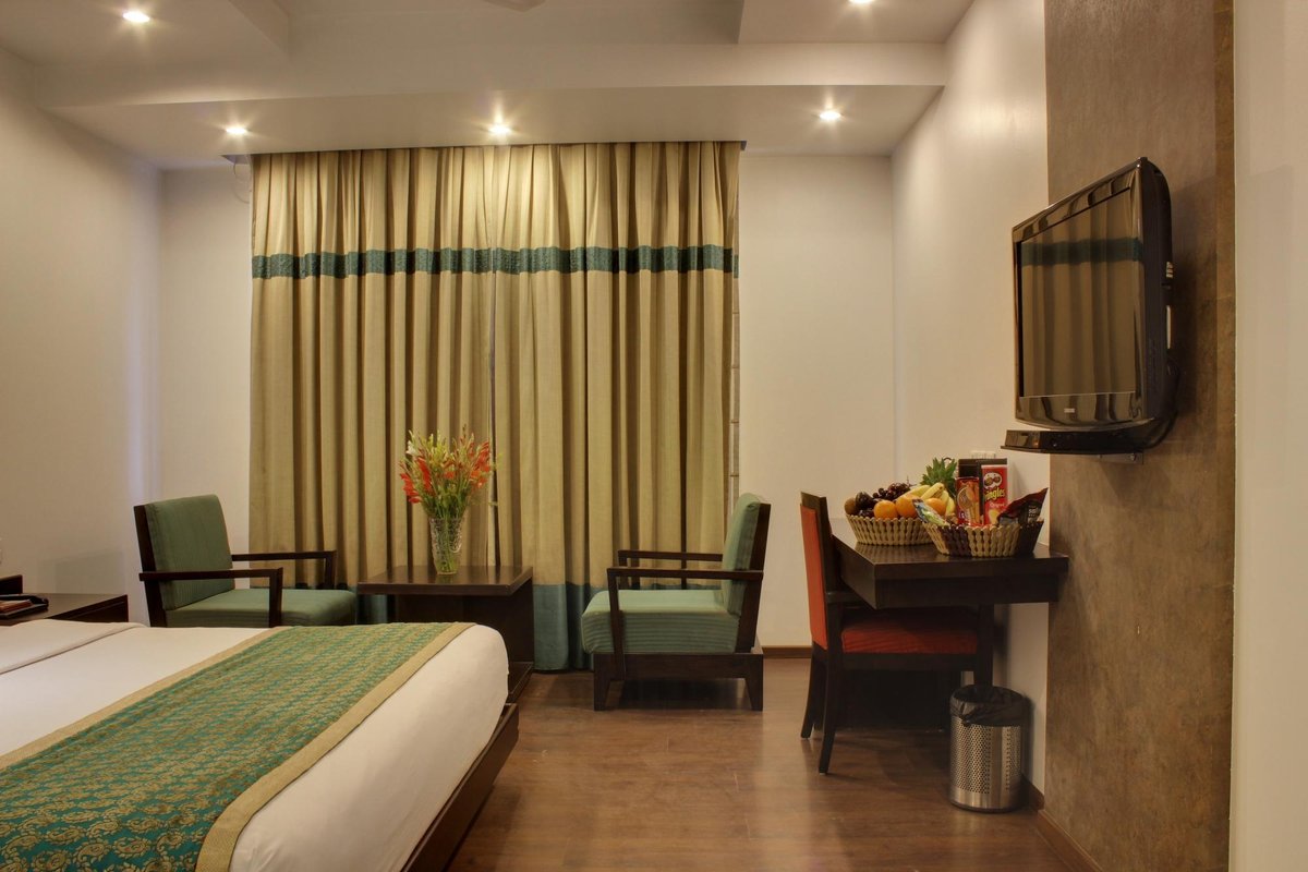 Hotel Godwin Deluxe Rooms: Pictures & Reviews - Tripadvisor