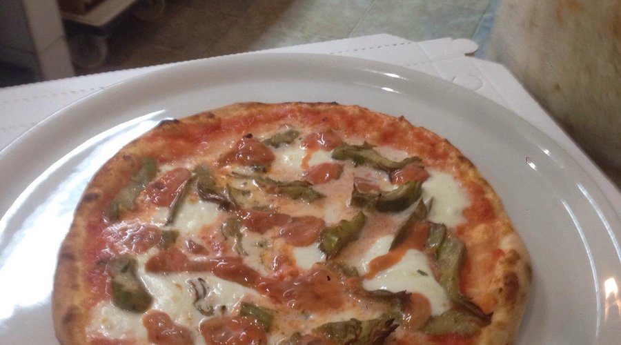 Carciofi freschi e ricci freschi e bufala..