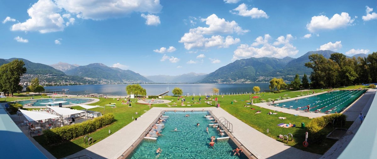 Teen girls Locarno